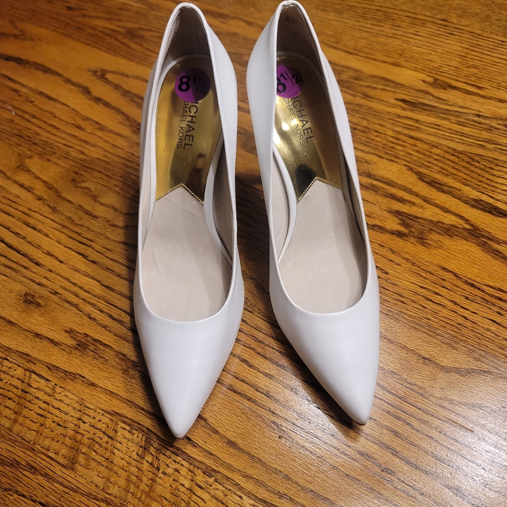 NWOT Michael Michael Kors White Genuine Leather Pointed Toe Shoes Pumps Heels - Picture 3 of 11